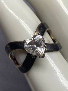 lot 14Z image: Sterling Silver 925 Heart-Shaped Ring 925 Size 8