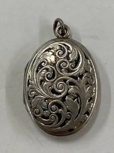 lot 65Z image: Vintage Ornate Sterling Silver 925 Oval Locket with Photos