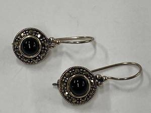 lot 67Z image: Vintage 925 Sterling Silver Black Stone Dangle Earrings