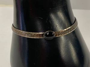 lot 78Z image: Vintage 925 Sterling Silver Bracelet with Black Stone