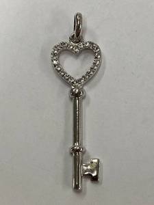 lot 92Z image: Elegant Sterling Silver 925 Heart Key Pendant Necklace