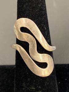 lot 116Z image: Vintage Sterling Silver 925 Abstract Ring Size 7.75