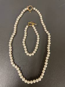 lot 1M image: 14K Knotted Pearl Necklace and Bracelet Set
