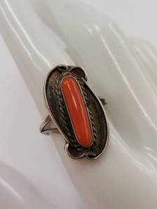 lot 5M image: Vintage Navajo Coral Sterling Ring