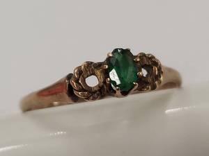 lot 12M image: Vintage Tested 10k Gold Ring with Emerald Green Gemstone