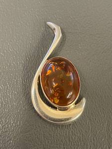 lot 129M image: Sterling Silver Amber Gemstone Pendant