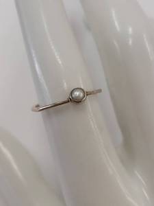 lot 141M image: 925 Sterling Silver Pearl Ring Minimalist Design