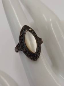 lot 143M image: Vintage Marquise Mother of Pearl Sterling Silver Ring