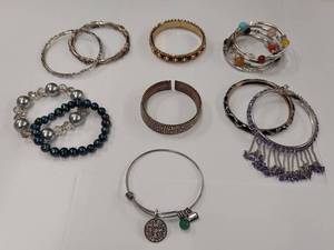 lot 172M image: Assorted Costume Jewelry Bracelet Collection