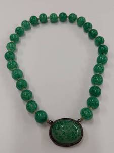 lot 174M image: Vintage Green Bead Necklace with Central Pendant