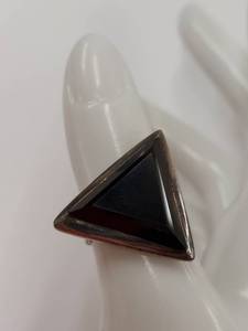 lot 224M image: Sterling Silver Ring with Triangular Black Stone