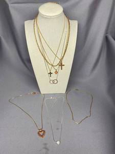 lot 17B image: Mixed Gold and Silver tone Necklace Lot