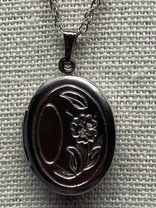 lot 60B image: Vintage Sterling Silver 925 Locket Necklace