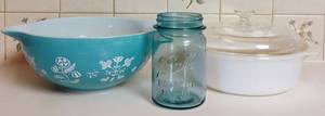 lot 4 image: 443 2 12 quart Needlepoint Cinderella Pyrex