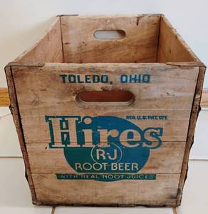 lot 43 image: Vintage Crate - Hires RJ Root Beer and Variety Club Beverages (LOT 2 of 2)
