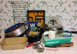 lot 28 image: Pampered Chef  Baking LOT, PizzellePro