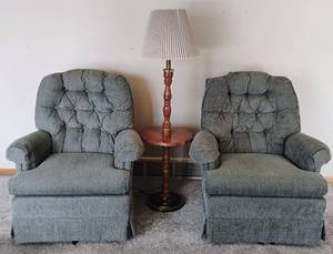 lot 53 image: Set of Green Swivel Rocker Chairs wTable Lamp