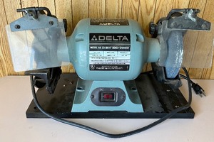lot 77 image: Delta 6 Bench Grinder 23-680 14hp 3500 RPM