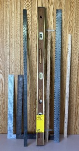 lot 87 image: Six Piece Hand Tool LOT - Stanley Mahogany 48 Level, Carpenter Squares