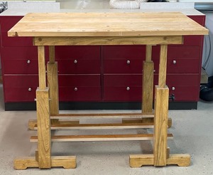 lot 45 image: Adjustable Height Woodworkers Bench