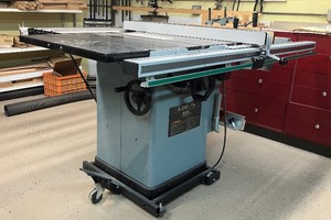 lot 123 image: Delta 10 Tilting Arbor Table Saw with Biesemeyer Fence