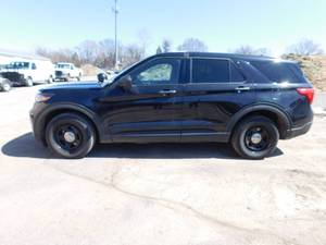lot 3 image: 2020 Ford Explorer Interceptor Hybrid Utility AWD SUV