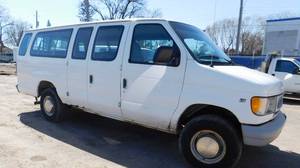 lot 11 image: 1999 Ford E350 Van
