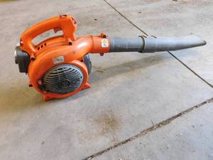 lot 31 image: Husqvarna Leaf blower - For Parts or Repair
