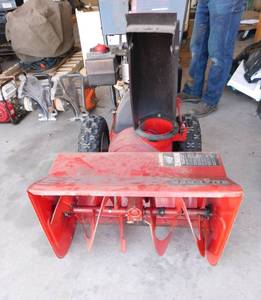 lot 51 image: Snapper 8264 Snow Blower
