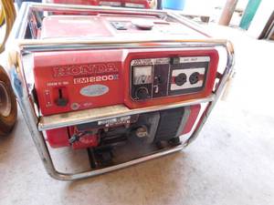 lot 53 image: Honda EM2200 Portable Generator