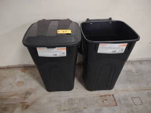 lot 24 image: Trash Bins