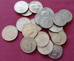 lot 20 image: (20) Kennedy Half Dollars