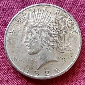 lot 61 image: 1925 Peace Dollar