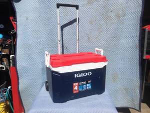 lot 116 image: Igloo 60 Qt Wheeled Cooler
