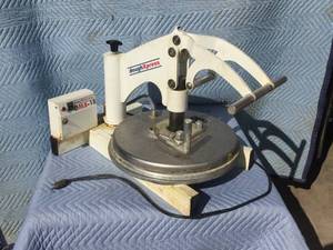 lot 126 image: Dough XPRESS DMS-18 Swing Out Pizza Press 18