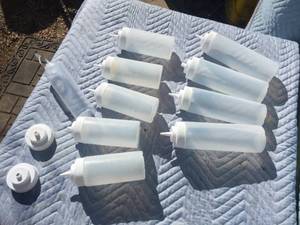 lot 137 image: Condiment Squeeze Bottles