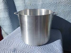 lot 138 image: Winco AXS-50 Aluminum 50 Qt Stock Pot