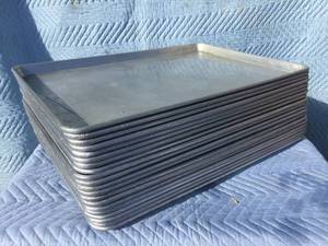 lot 141 image: (20) Aluminum CookieBun Pans 18 x 26