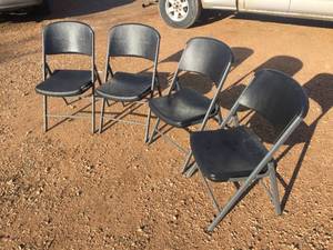 lot 154 image: (4) Lifetime Folding Chairs - Nice
