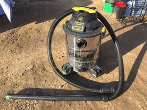 lot 157 image: Stanley 6 HP 10 Gallon WetDry Vac - Nice
