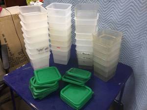 lot 161 image: (29) Cambro 4 Qt Food Containers - (14) Lids
