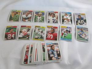 lot 6 image: 1987 Topps Football  Cards...