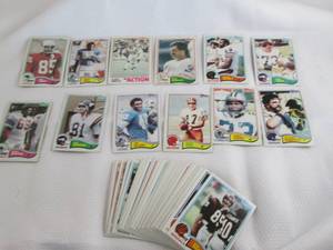 lot 39 image: 1982 Topps Football Cards...