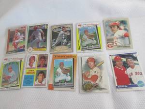 lot 45 image: Assorted Johnny Bench Cards...