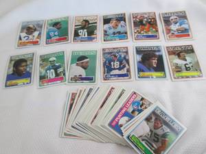 lot 138 image: 1983 Topps Football Cards ...