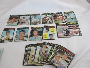 lot 217 image: Assorted 1971 Topps Baseball Cards...