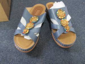 lot 292 image: Size 40 Ladies Slides...