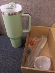 lot 293 image: Large Insulated Tumbler with Access...