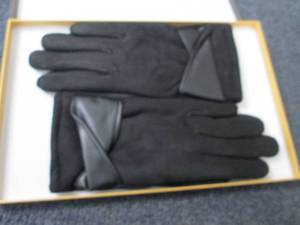 lot 348 image: Ladies Medium Gloves...