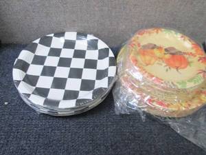 lot 355 image: Paper Plates...